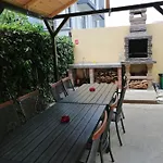 Zambetul Marii *
